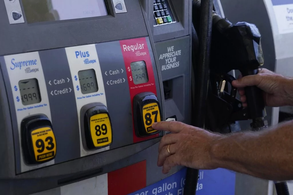 Gas prices: Slight increase at the pumps